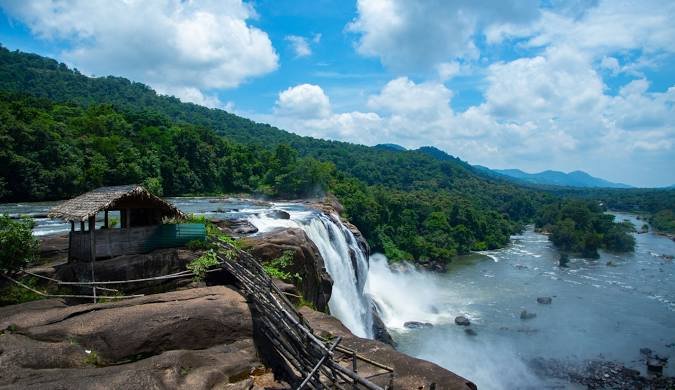 https://www.padiyathholidays.com/admin/uploads/image/packages/kerala-luxury/athirappilly-1.jpg